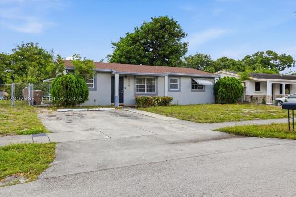 Park Manor, 5320 NE 8th Ave, Deerfield Beach, Florida 33064, image 2