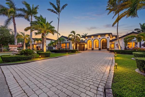 19533 SW 130th Ave, Unincorporated Dade County, Florida 33177, image 1