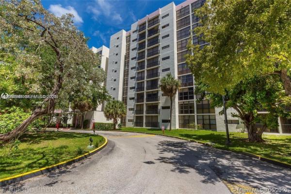 Plaza Of The Americas, 16919 N Bay Rd #218, Sunny Isles Beach, Florida 33160, image 2