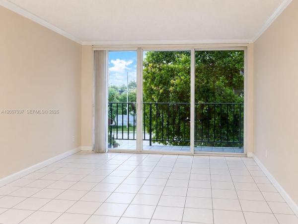 310 Fontainebleau Blvd #406, Unincorporated Dade County, Florida 33174, image 2