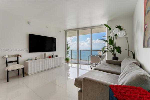 Icon Brickell Tower 2, 495 Brickell Ave #3509, Miami, Florida 33131, image 1