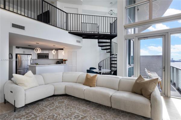 Met 1, 300 S Biscayne Blvd #L-1014, Miami, Florida 33131, image 2