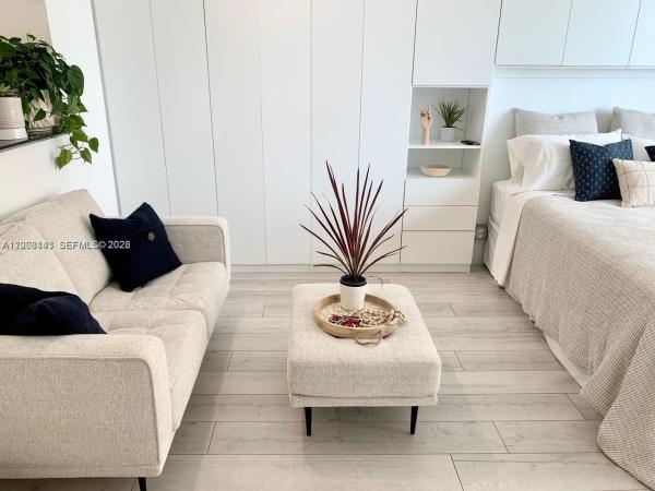 One Miami East, 335 S Biscayne Blvd #1106, Miami, Florida 33131, image 1