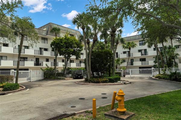 Gables Harbour, 6901 Edgewater Dr #318, Coral Gables, Florida 33133, image 1