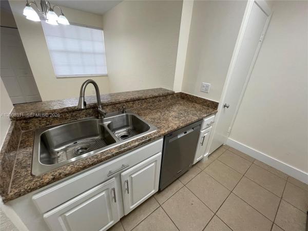 LakeView Club, 2811 N Oakland Forest Dr #102, Oakland Park, Florida 33309, image 2