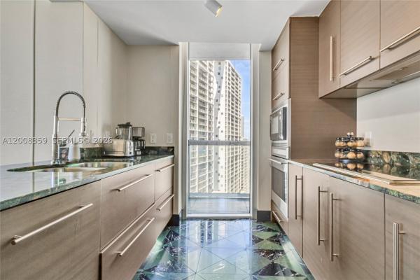 Icon Brickell Tower 3, 485 Brickell Ave #2508, Miami, Florida 33131, image 3