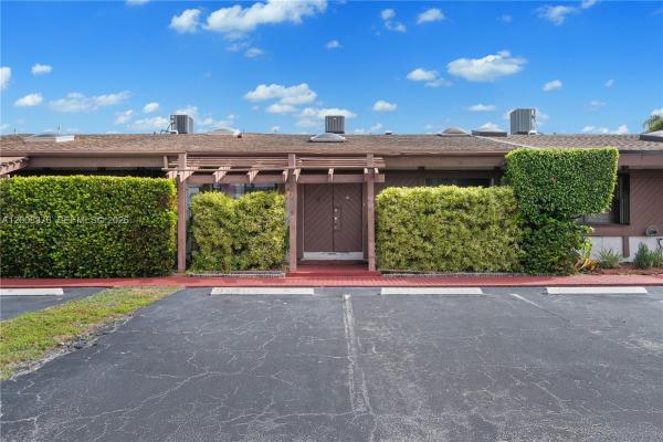 Harbourwood Villas, 2679 S Parkview Dr, Hallandale Beach, Florida 33009, image 1