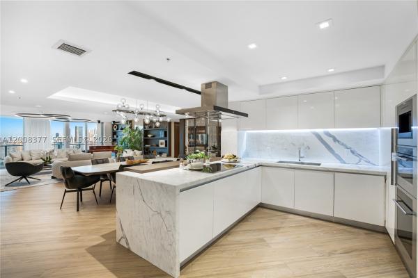 Parque Towers, 330 Sunny Isles Blvd #5-2403, Sunny Isles Beach, Florida 33160, image 1