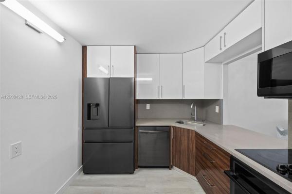 De Soto Park North, 2001 Atlantic Shores Blvd #116, Hallandale Beach, Florida 33009, image 1