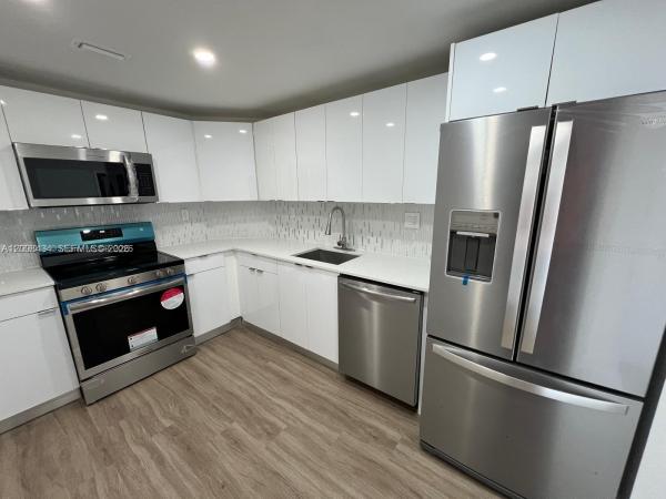 Arlen House West, 500 Bayview Dr #1120, Sunny Isles Beach, Florida 33160, image 2