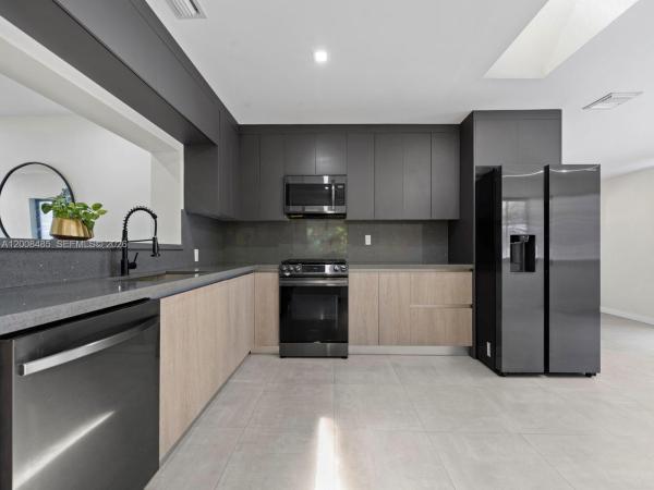 Sunland Homes, 252 E 36th St, Hialeah, Florida 33013, image 1