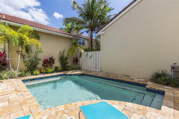 West Lake Village, 1125 Queen Palm Ct, Hollywood, Florida 33019, image 3