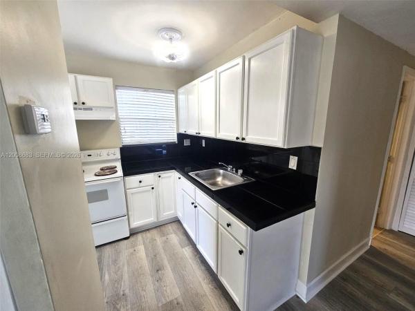 10790 SW 46th St, Unincorporated Dade County, Florida 33165, image 1