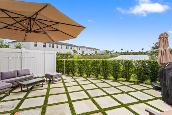 Viewpoint At Vista Lago, 20478 NW 4th Ct, Miami Gardens, Florida 33169, image 2