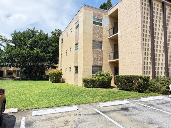Berkley House Of Carriage Hills, 101 Berkley Rd, Hollywood, Florida 33024, image 1