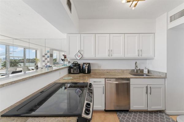 King Cole, 900 Bay Dr #421, Miami Beach, Florida 33141, image 2