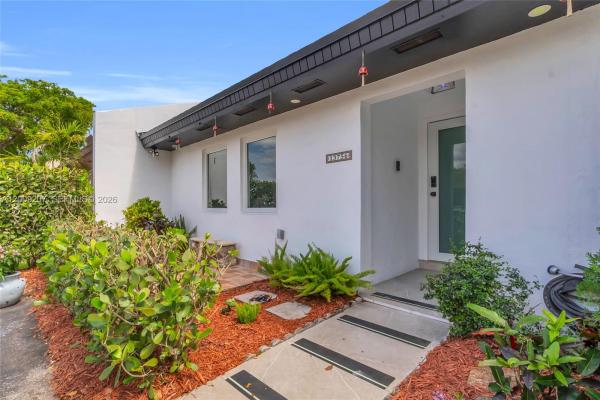 13756 SW 54th Ter, Unincorporated Dade County, Florida 33175, image 2