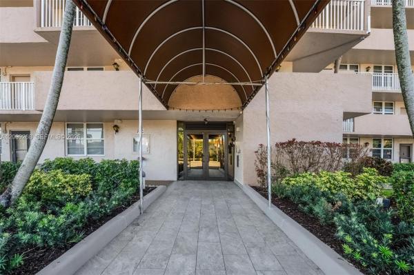 Coronado At Jacaranda, 250 Jacaranda Dr #508, Plantation, Florida 33324, image 1