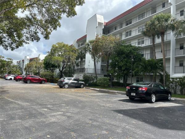 Poinciana Place 3, 3597 Birdie Dr #308, Lake Worth, Florida 33467, image 2