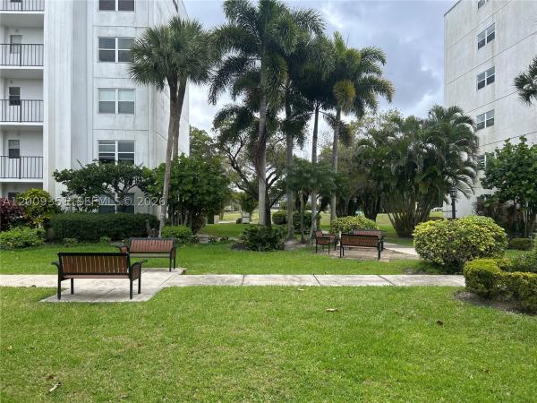 Poinciana Place 3, 3597 Birdie Dr #308, Lake Worth, Florida 33467, image 1