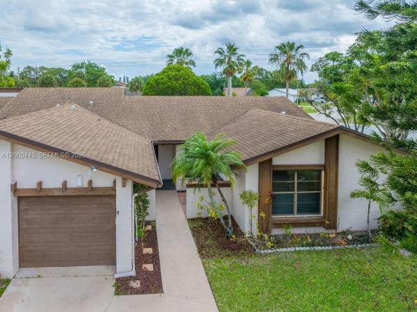 Cloisters, 6125 Elsinore Cir, Greenacres, Florida 33463, image 2