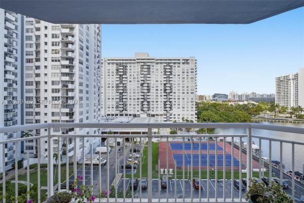 Del Prado, 18071 Biscayne Blvd #802-3, Aventura, Florida 33160, image 2