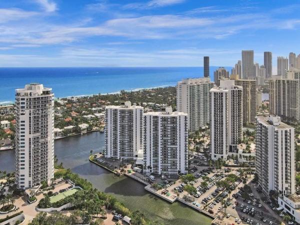 Waterview 2, 20515 E Country Club Dr #1642, Aventura, Florida 33180, image 1