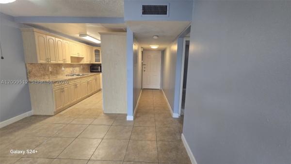 Samari Lake East, 10090 NW 80th Ct #1406, Hialeah Gardens, Florida 33016, image 2