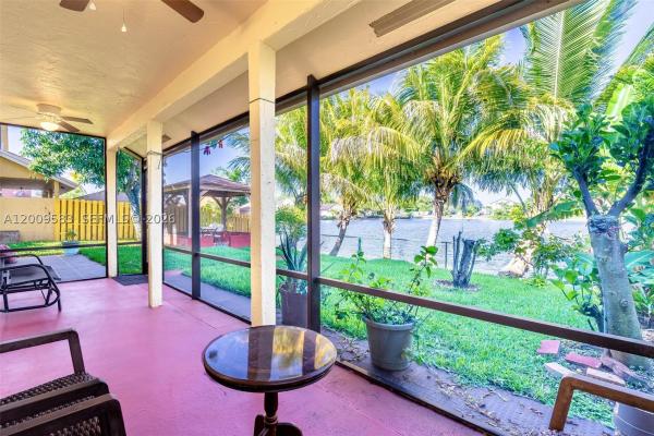 Lakeside Key, 1001 SW 100th Ter, Pembroke Pines, Florida 33025, image 2
