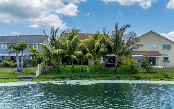 Lakeside Key, 1001 SW 100th Ter, Pembroke Pines, Florida 33025, image 1