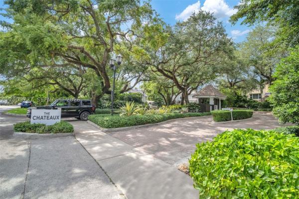 1933 S Oak Haven Cir, Unincorporated Dade County, Florida 33179, image 1