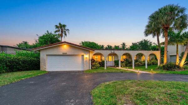 Jacaranda Country Club, 620 Lake Dasha Cir, Plantation, Florida 33324, image 1