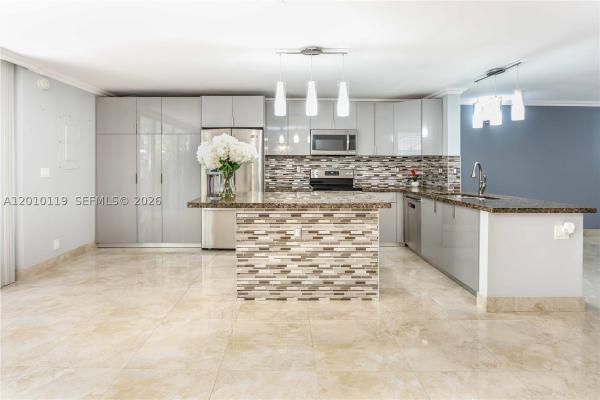 Venetian Park East, 928 NE 27th Ave, Hallandale Beach, Florida 33009, image 1