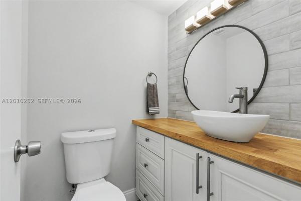 Arlen House West, 500 Bayview Dr #727, Sunny Isles Beach, Florida 33160, image 2