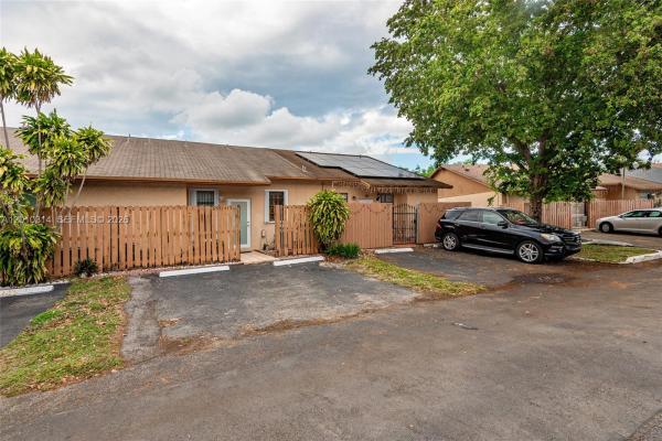 6745 NW 192nd Ln, Hialeah, Florida 33015, image 1