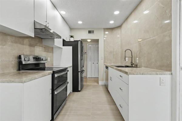 Hillcrest, 3800 Hillcrest Dr #1211, Hollywood, Florida 33021, image 1