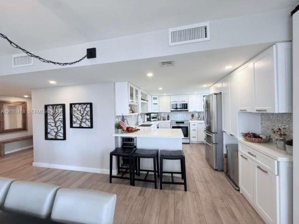 Brickell Place, 1901 Brickell Ave #B1809, Miami, Florida 33129, image 1
