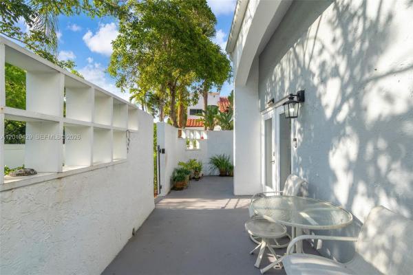 Mariner Village Townhouses, 20904 Leeward Ct #221-2, Aventura, Florida 33180, image 3