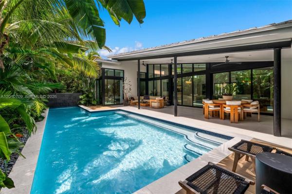 Beach View, 5225 Lagorce Dr, Miami Beach, Florida 33140, image 1