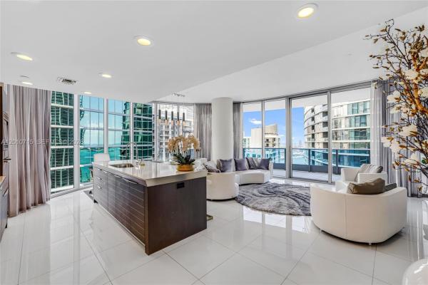 Epic Hotel & Residences, 200 Biscayne Boulevard Way #4401, Miami, Florida 33131, image 1