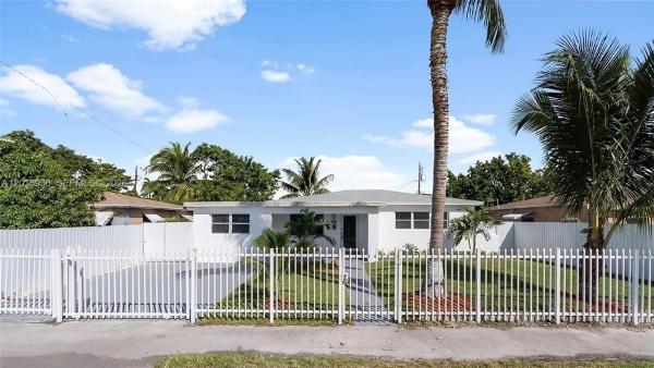 925 NW 84th St, Unincorporated Dade County, Florida 33150, image 1