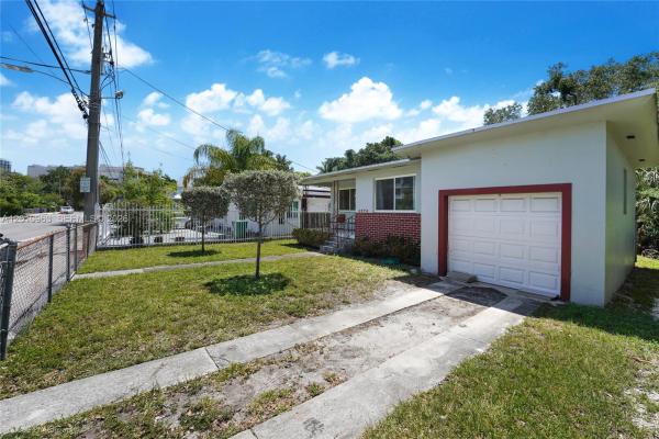 De Hedouvilles, 3278 Thomas Ave, Miami, Florida 33133, image 3