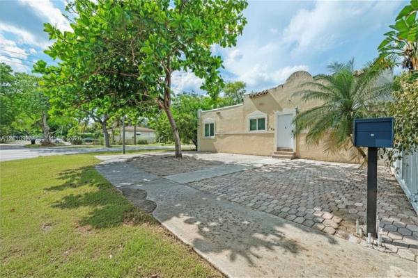 Sunkist Grove, 1199 NW 121st St, North Miami, Florida 33168, image 2