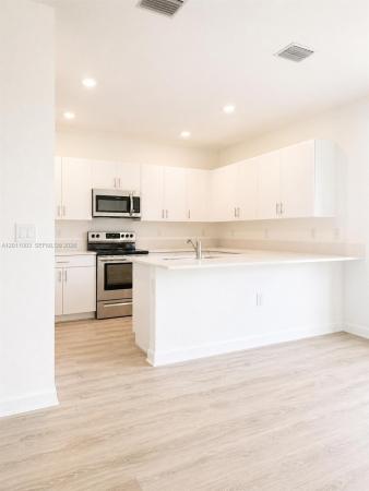 925 NE 211th St, Unincorporated Dade County, Florida 33179, image 1