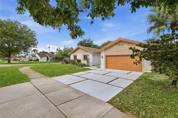 20102 NW 62nd Ave, Hialeah, Florida 33015, image 1