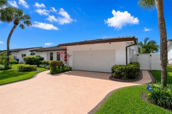 Loch Ness, 7410 Loch Ness Dr, Miami Lakes, Florida 33014, image 3