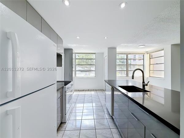 Three Seasons, 16400 NE 17th Ave #206, North Miami Beach, Florida 33162, image 3