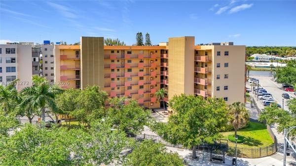 Three Seasons, 16400 NE 17th Ave #206, North Miami Beach, Florida 33162, image 2