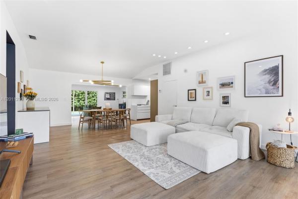 Glendale Manor, 430 NW 88th St, El Portal, Florida 33150, image 1