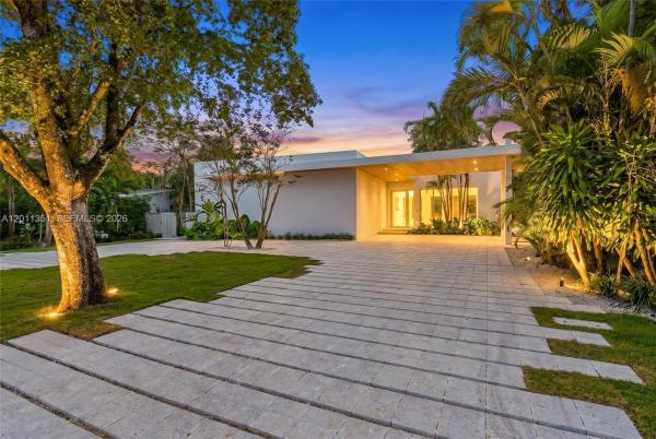 Hialeah Golf Course, 188 Cherokee St, Miami Springs, Florida 33166, image 1